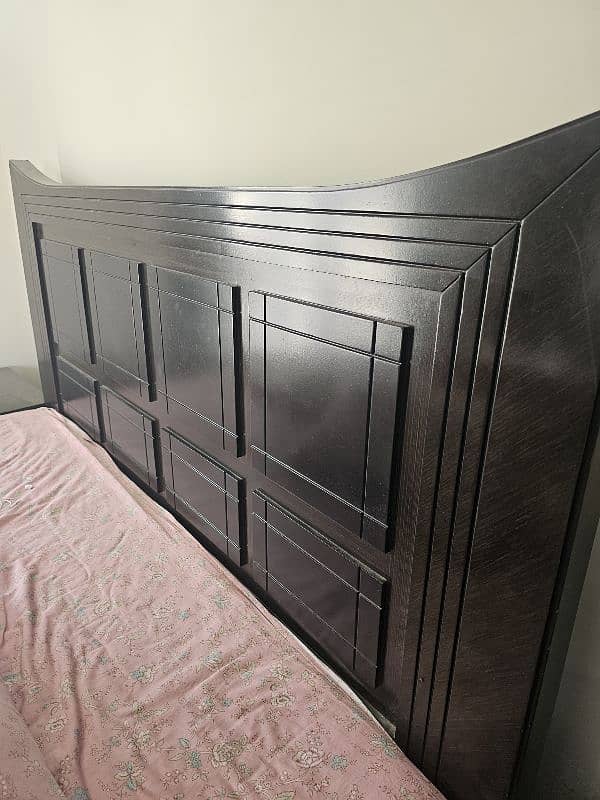 king size bed in good condition 3