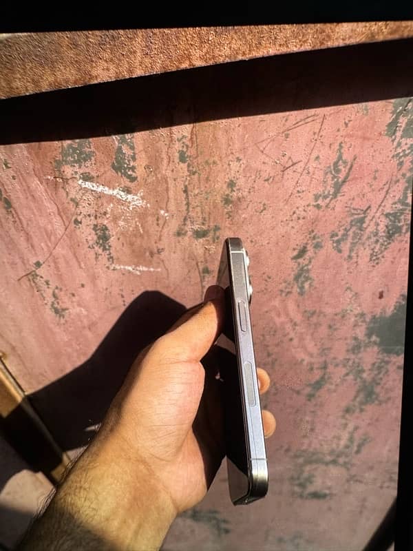 Iphone 15 pro Jv Natural titainium 1tb 4