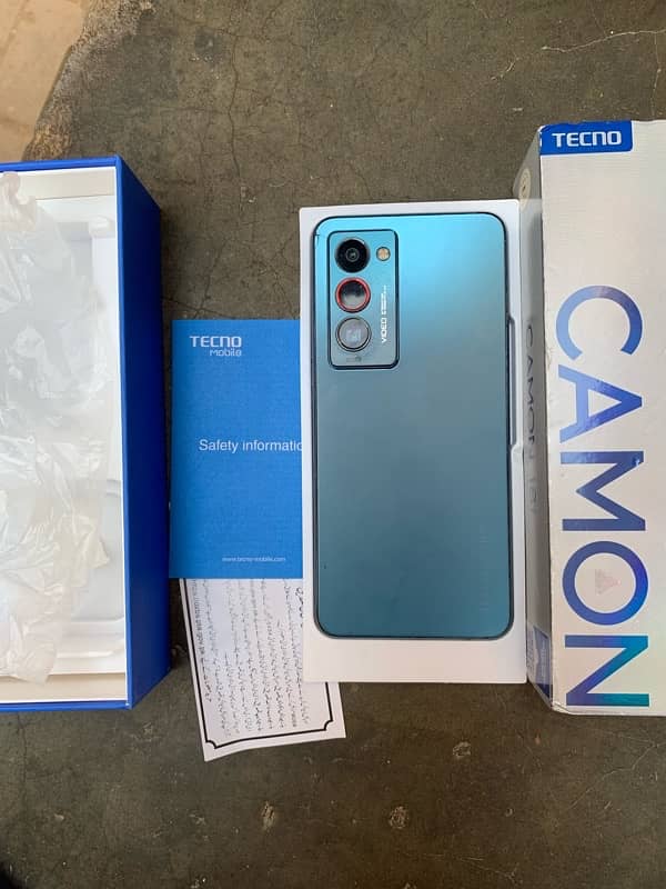 Tecno 18 premier 8/256 with box 8