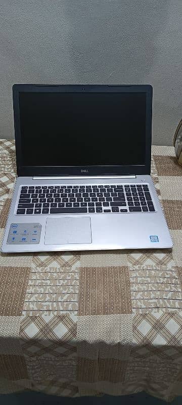 Dell Inspirion core I5 8 Generation 1