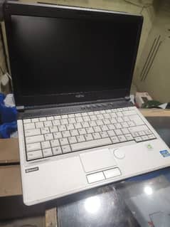 Fujitsu. corei5 2nd Gen. 03073783690. pkn