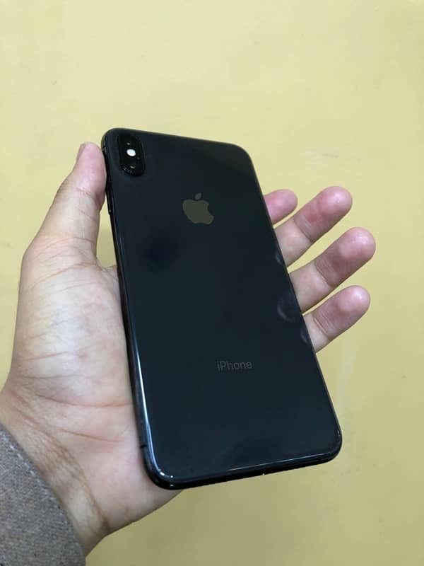 iPhone xsmax pta approved 64 GB battery 79 % health 1