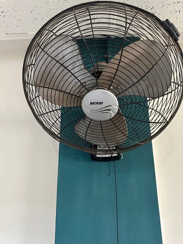 4 Wall Fan - 2 Lahori Fan - 2 Parwaaz Fan - like new 2