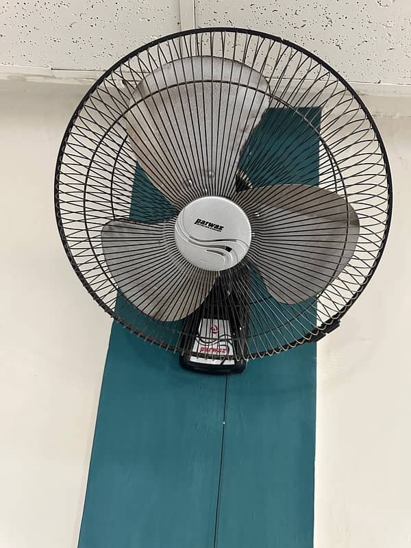 4 Wall Fan - 2 Lahori Fan - 2 Parwaaz Fan - like new 4