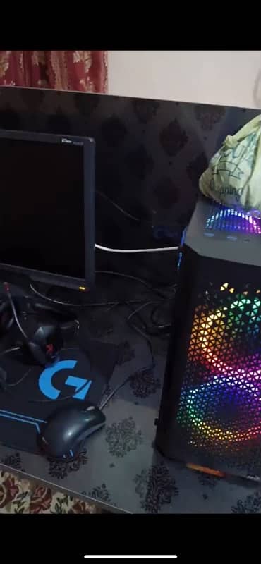 gaming pc with 144 hz LED 0