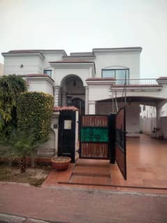 1 KANAL FACING PARK HOUSE FOR SALE IN BAHRIA TOWN LAHORE