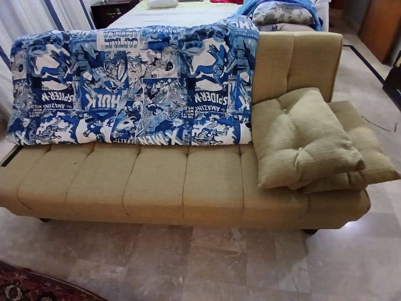 Molty Foam Sofa Come Bed 6 feet with two pillows 0