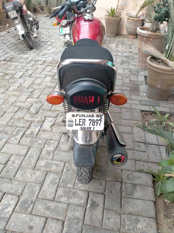 i am sale my honda 125 just new condition 9