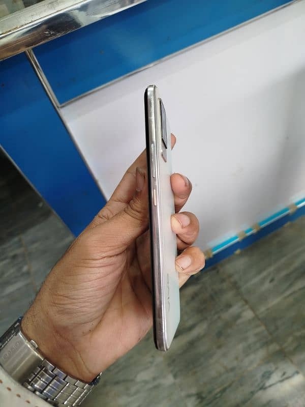 vivo v21 4