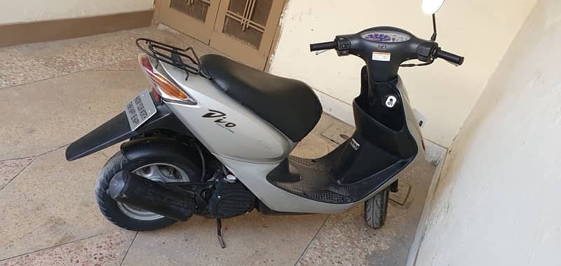 Honda Dio 49cc Petrol Scooty (Automatic) - Silver (2018) 2