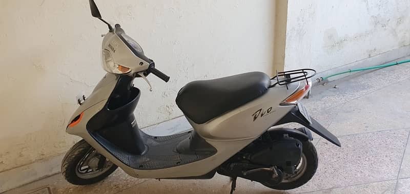 Honda Dio 49cc Petrol Scooty (Automatic) - Silver (2018) 3