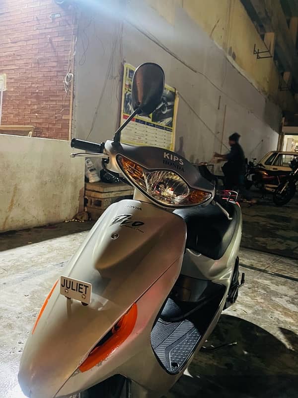 Honda Dio 49cc Petrol Scooty (Automatic) - Silver (2018) 5