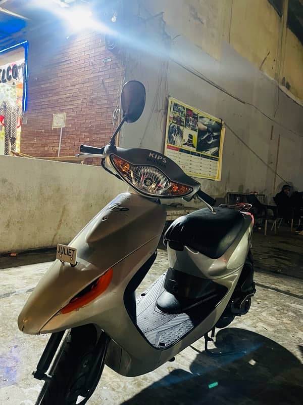 Honda Dio 49cc Petrol Scooty (Automatic) - Silver (2018) 6