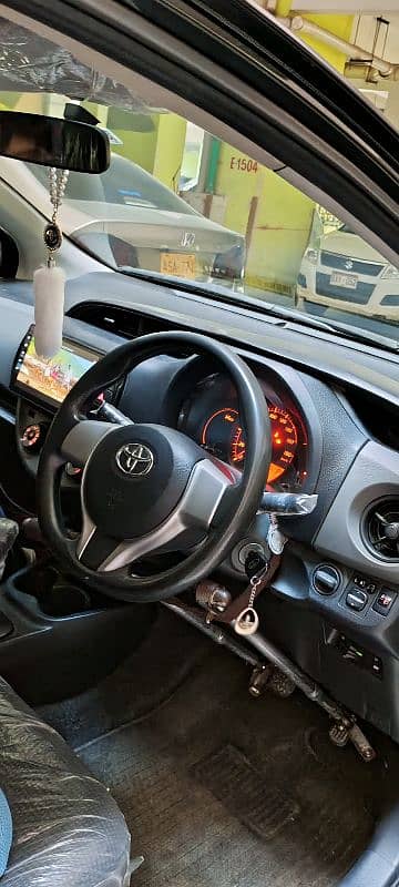 Toyota Vitz 2015 4