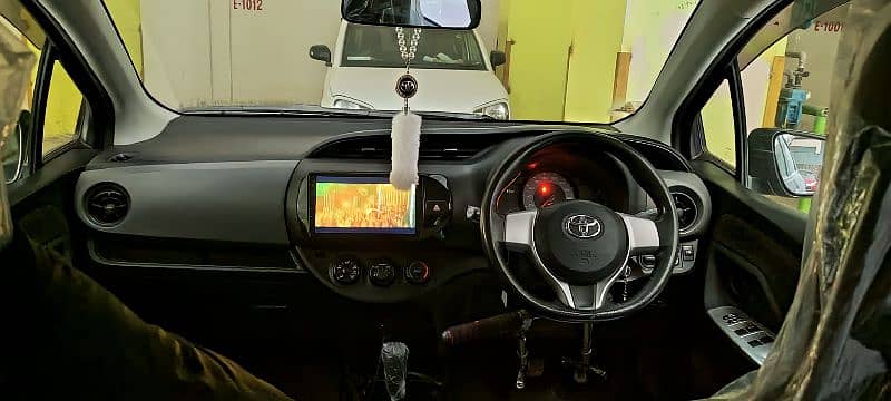 Toyota Vitz 2015 5