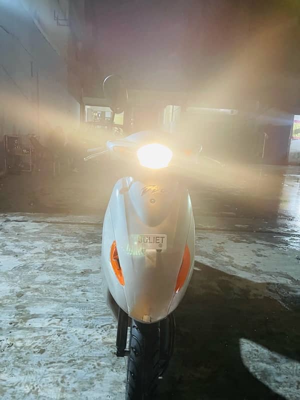 Honda Dio 49cc Petrol Scooty (Automatic) - Silver (2018) 11