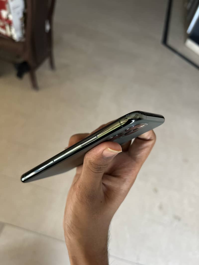 Apple iPhone 11 Pro 2