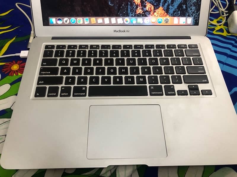 Macbook 2011 10/8 condition 1