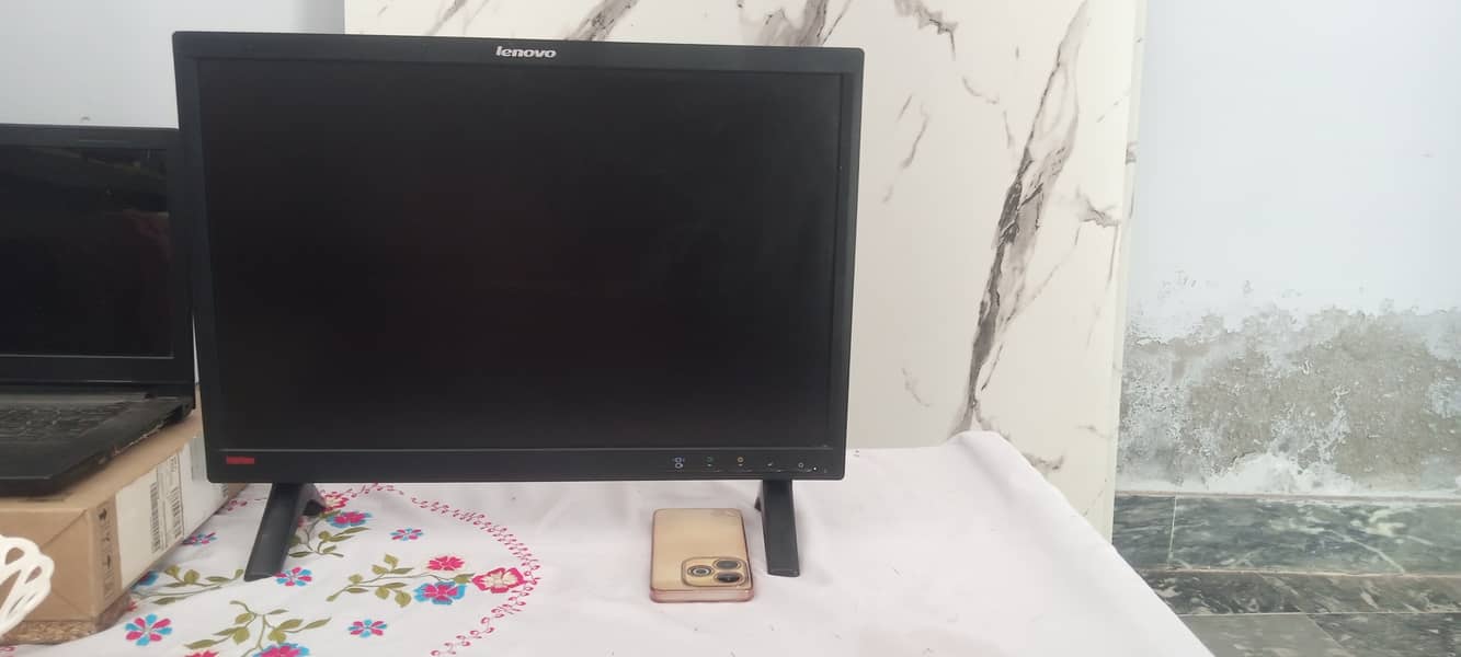 Lenovo LED Think Vision 19" 2