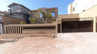 1 Kanal Single Unit House Available For Sale .