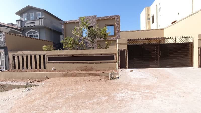 1 Kanal Single Unit House Available For Sale . 0