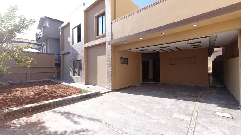 1 Kanal Single Unit House Available For Sale . 3