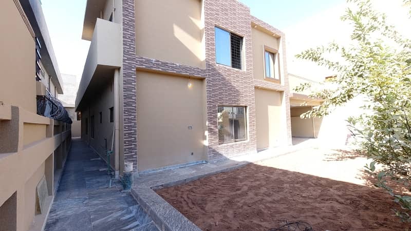 1 Kanal Single Unit House Available For Sale . 4