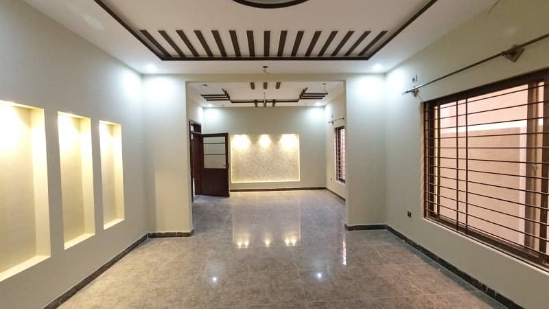 1 Kanal Single Unit House Available For Sale . 6