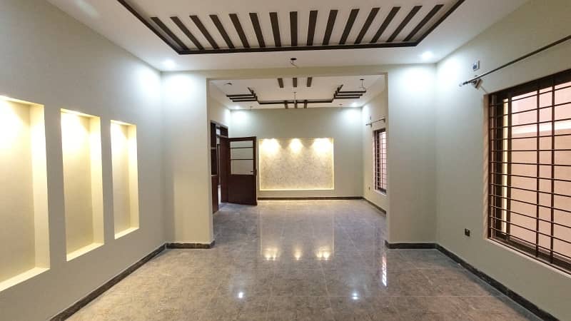 1 Kanal Single Unit House Available For Sale . 7