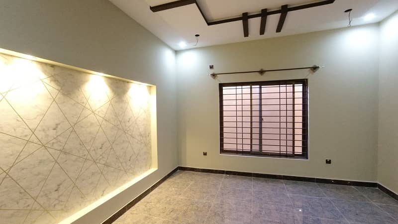 1 Kanal Single Unit House Available For Sale . 10