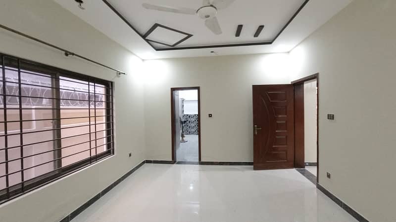 1 Kanal Single Unit House Available For Sale . 19