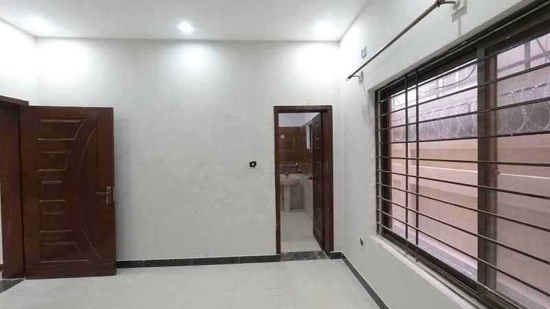 1 Kanal Single Unit House Available For Sale . 25