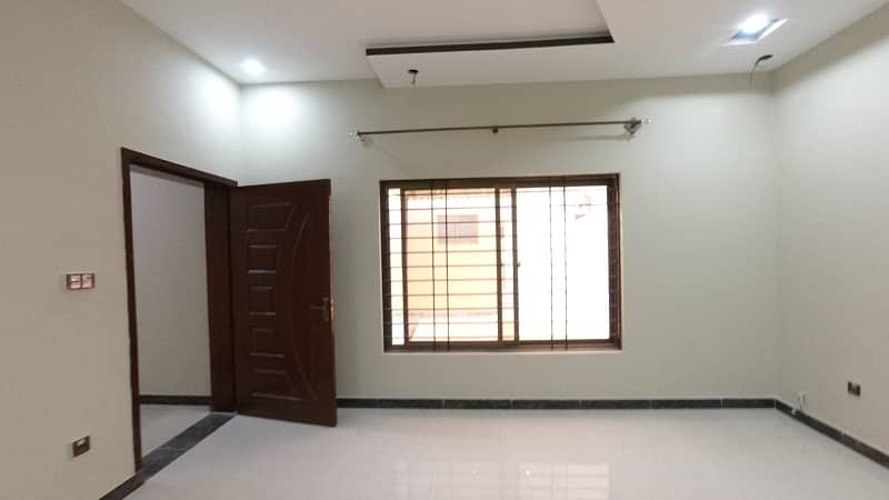 1 Kanal Single Unit House Available For Sale . 36