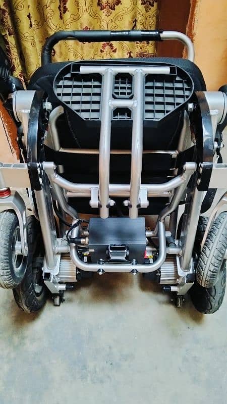 Eectric   wheelchair 3