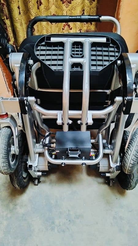 Eectric   wheelchair 4