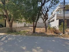 400 Sq Yard Plot For Sale 70ft Road