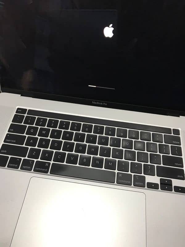 Macbook Pro 2016 13"/ 2017 13"/ 2017 15"/ 2019 15"/ 2019 16" Available 7