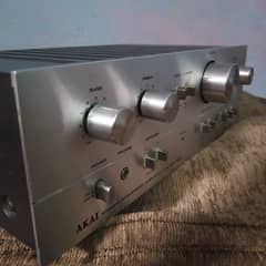 AKAI Am2250 Amplifier