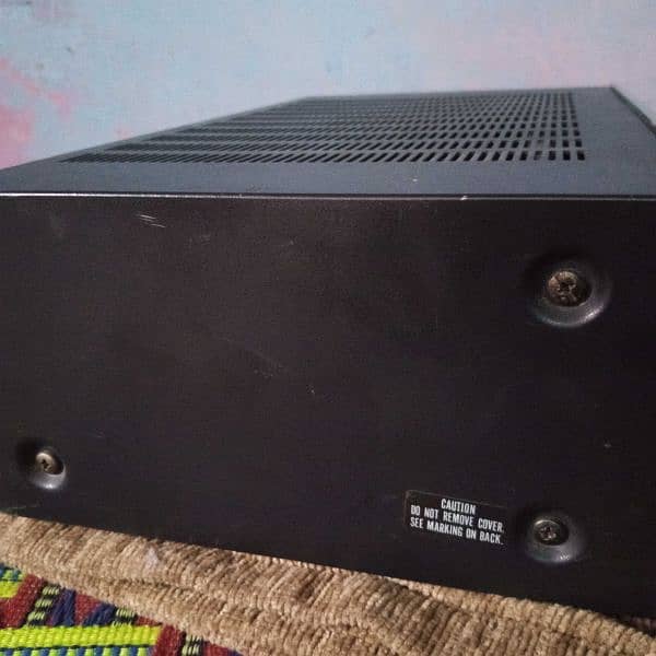 AKAI Am2250 Amplifier 4