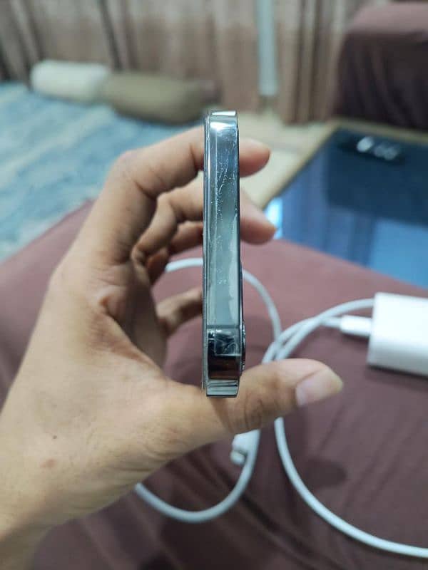 iphone 12 pro 10/10 condition J. V 1