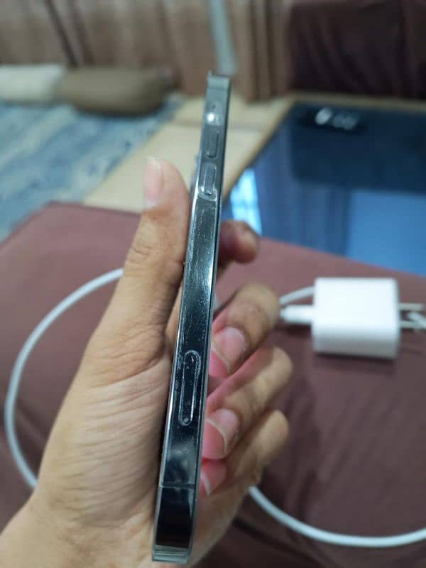 iphone 12 pro 10/10 condition J. V 5