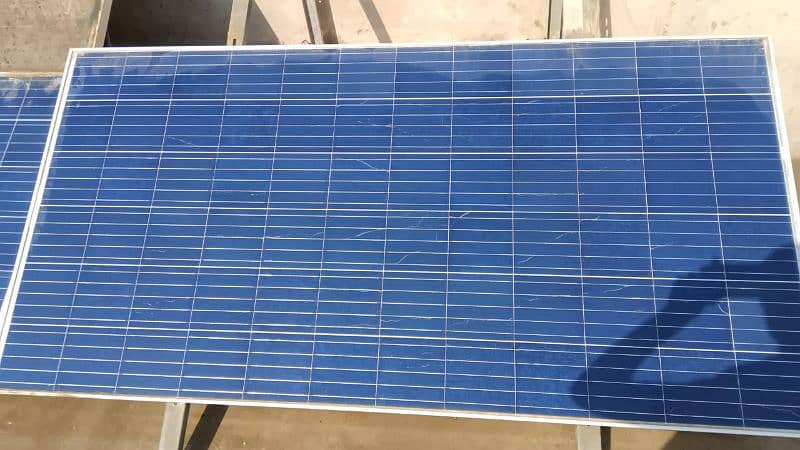 1 Solar Inverter 3 Solar Plates 4