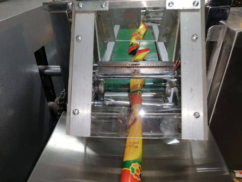 Pillowrap Packing Machine for Chocolate Rusk Cup Cake Soap etc 14