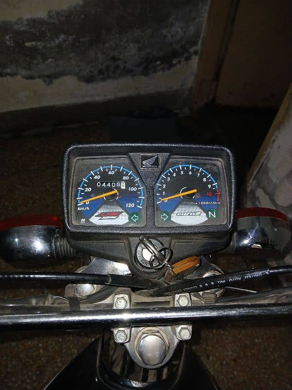 UNITED 125 LIKE NEW ONLY 4400 KM USE 4