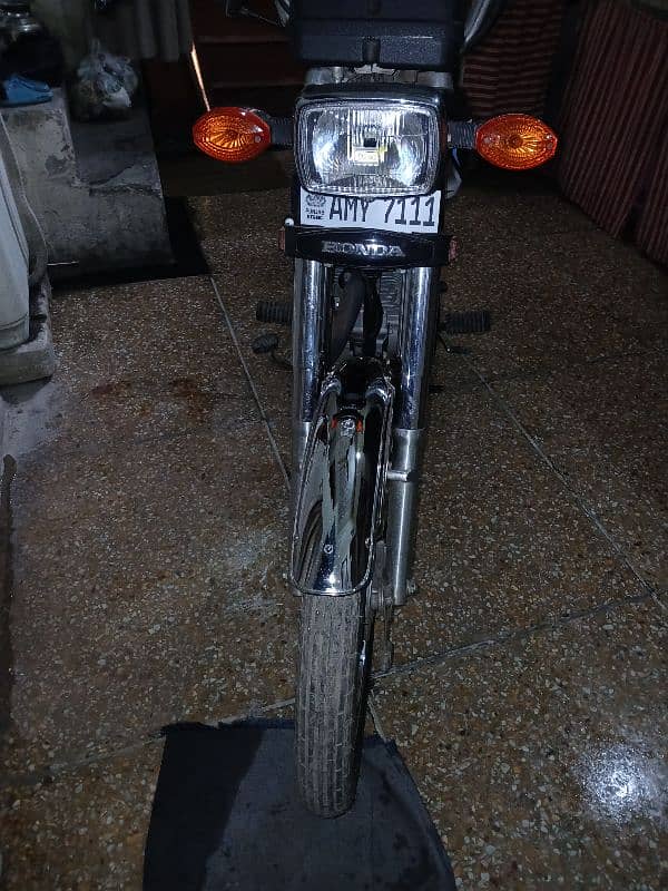 UNITED 125 LIKE NEW ONLY 4400 KM USE 5