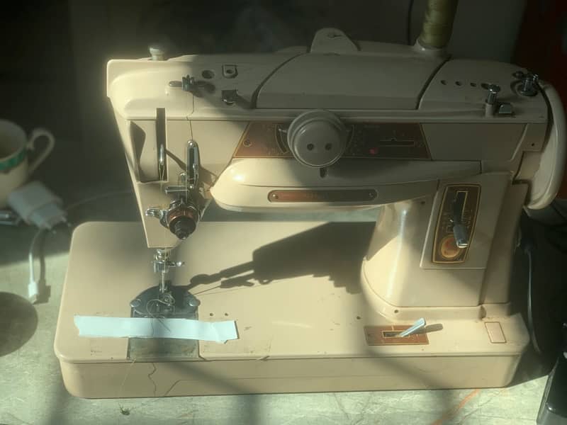 Singer Sewing Machine 401G 2