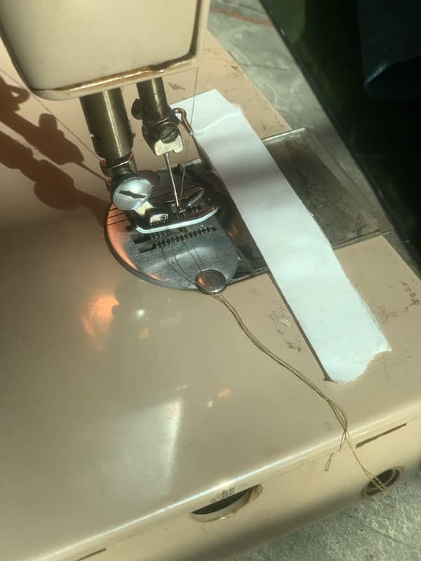 Singer Sewing Machine 401G 3