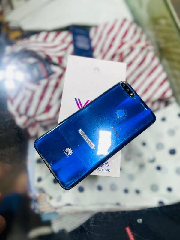 Huawei y7 prime 2018 buhat saf condition me hai box  sath hai original 6