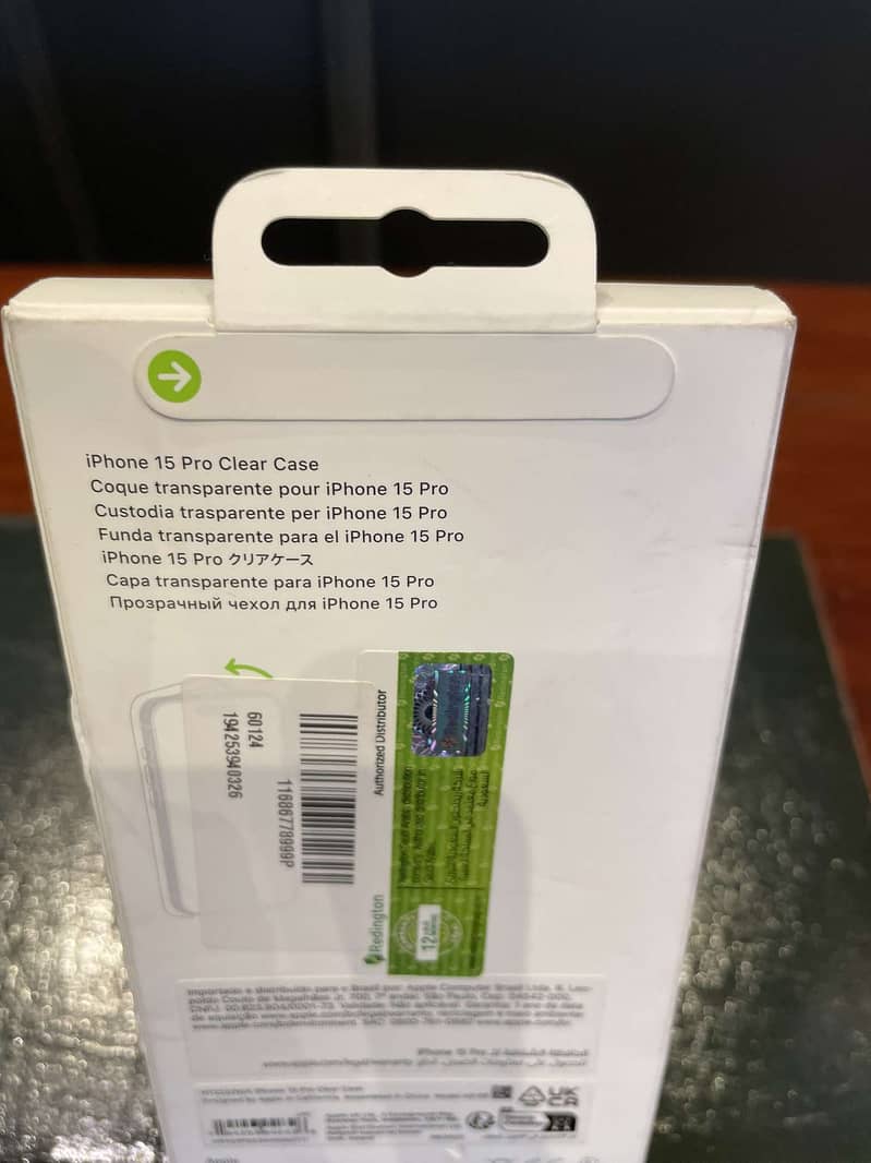 Brand New iPhone 15 Pro Clear Case with MagSafe Cover For Sale In Sale 2