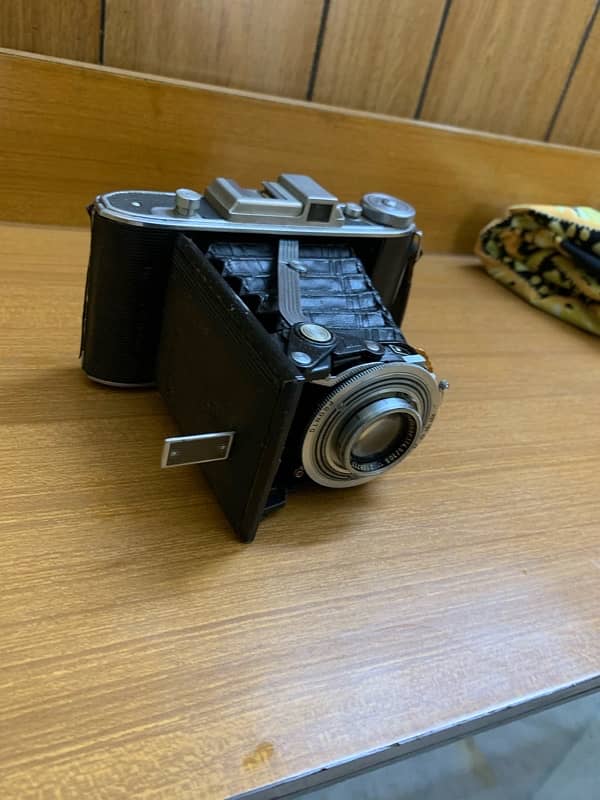 antique piece camera 0